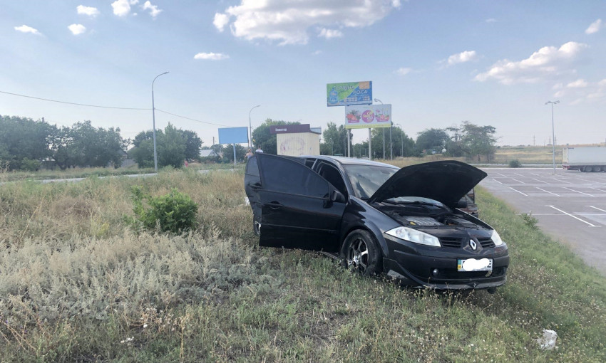 На запорожском курорте неадекватный автомобилист спровоцировал серьезное ДТП с машиной, где находился младенец (ФОТО)
