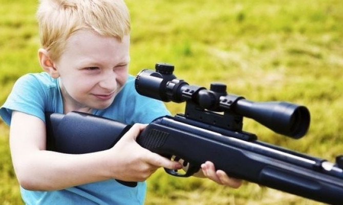 В Запорожье дети устроили жестокие игры с оружием (ФОТО)