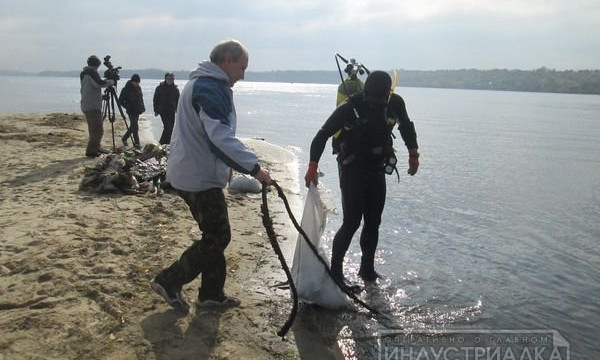 В Запорожье дайверы возле пляжа обнаружили человеческие останки