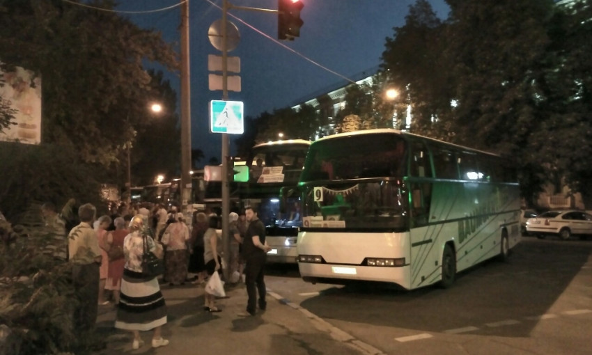14 автобусов с прихожанами отправились из Запорожья в Киев