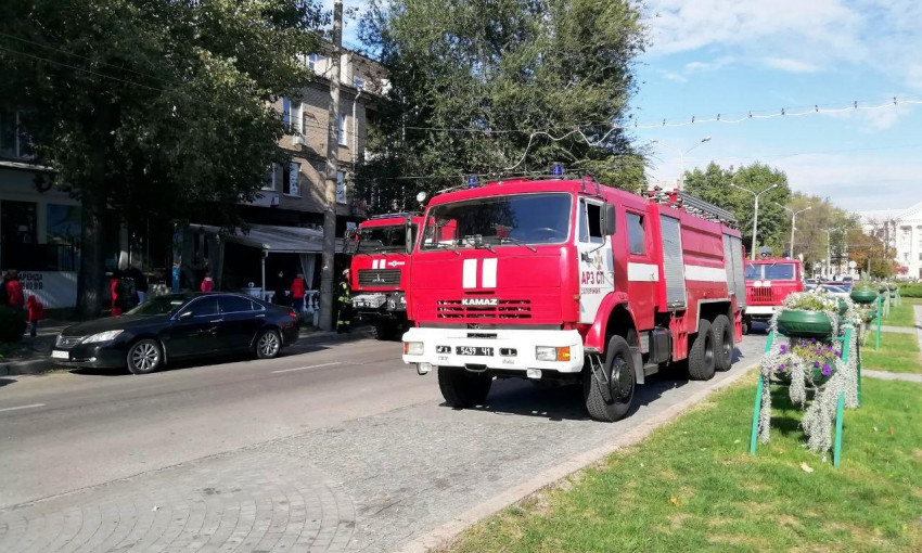 На бульваре Шевченко горело кафе: Появились фото и подробности пожара