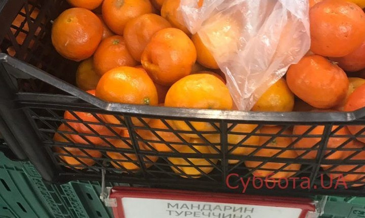 В запорожских супермаркетах предлагают купить испорченные продукты 