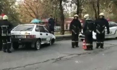 В Запорожье водитель на ровном месте разбил машину о бордюр
