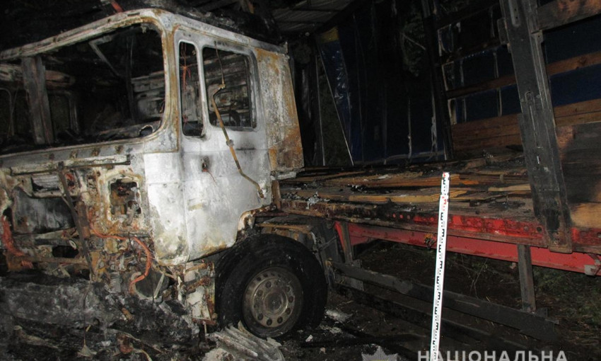 Легковушку смяло, а грузовик загорелся: Полиция ищет свидетелей ДТП на запорожской трассе (ФОТО)