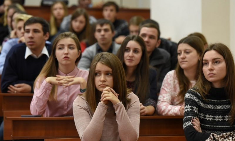 Запорожским студентам увеличили стипендии