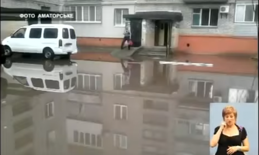На Бородинском, вот уже почти 10 лет, дом подтапливается, после каждого ливня