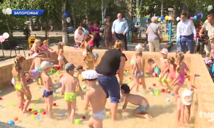 В запорожском детсаду изюминка - уличный бассейн