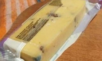 В Запорожской области девушка показала, какой сыр принесла из АТБ (ФОТО)