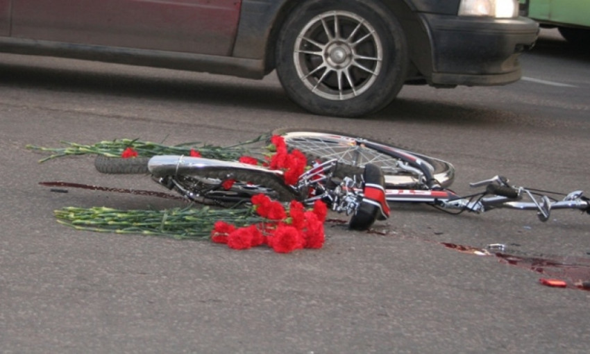 Неизвестный велосипедист погиб под колёсами автомобиля