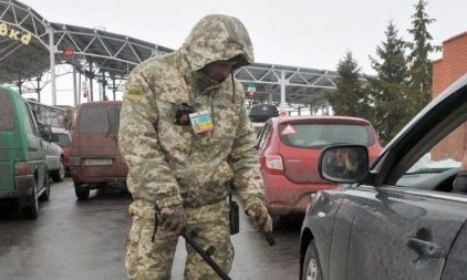 Мужчина вез в машине в Мелитополь труп жены, пристегнув его ремнями безопасности. В сети опубликовали фото (18+)