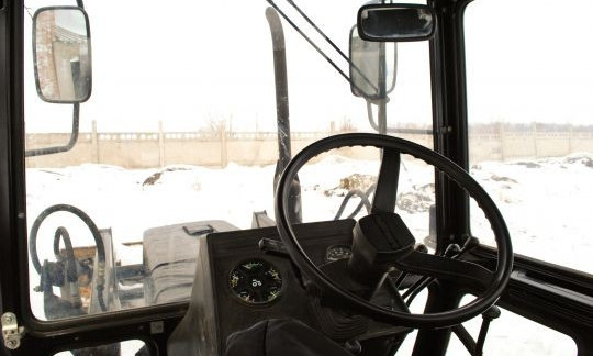 Курьезы: Житель Запорожской области сбежал от жены на тракторе