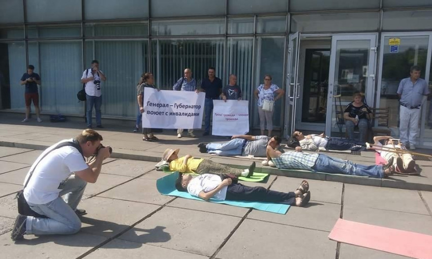 В Запорожье прошел "лежачий митинг" (ФОТО)
