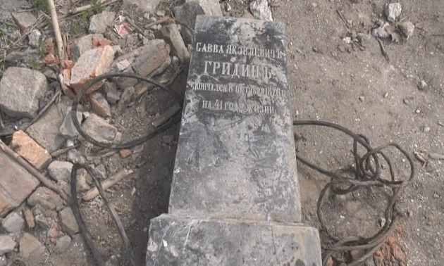 В фундаменте котельной нашли старинное надгробие (ВИДЕО)