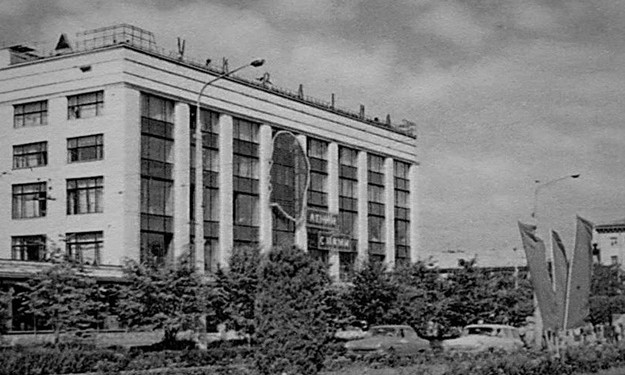 Универмаг "Украина": История знаменательного для Запорожья здания (ФОТО)