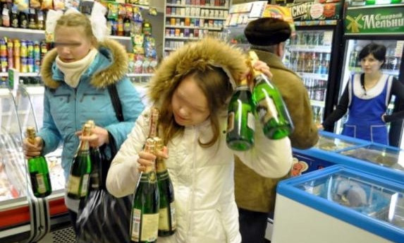 В Запорожской области девочка отравилась алкоголем прямо в школе