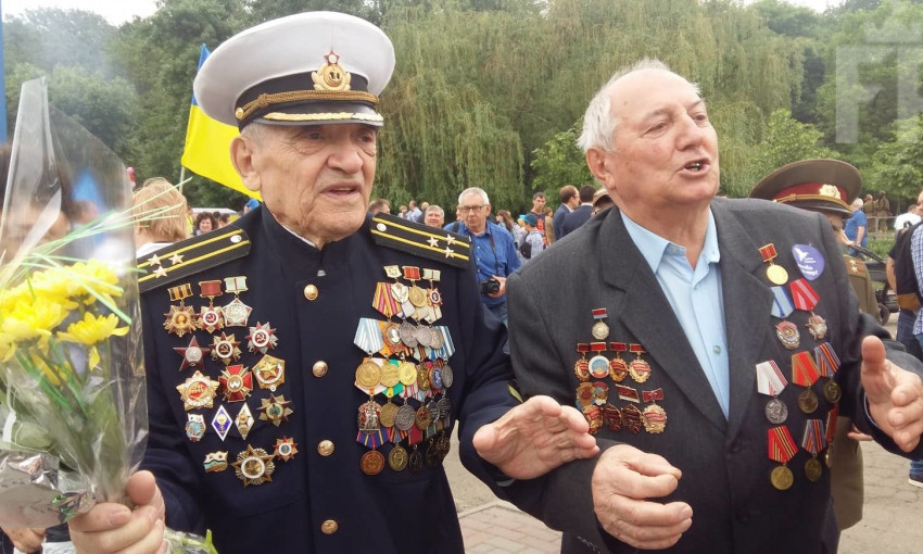 Фоторепортаж: Как проходит празднование Дня Победы в Запорожье