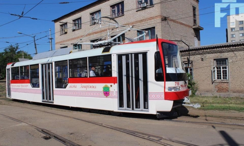 Новый запорожский трамвай повез первых пассажиров (ФОТО)