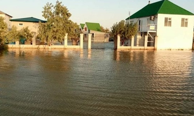 На запорожском курорте затопило прибрежную зону (ФОТО)