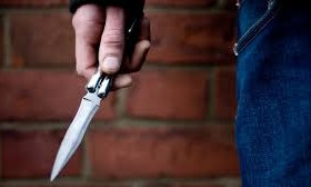 В Шевченковском районе мужчина напал с ножом на женщину