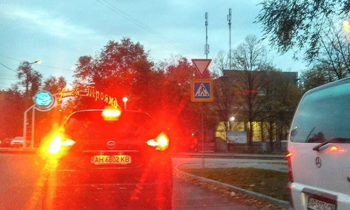 ФОТОФАКТ: В центре Запорожья появились новые дорожные знаки