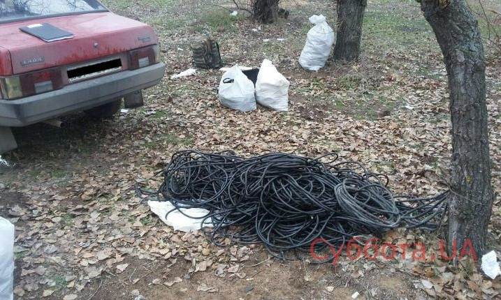 Сотрудники СБУ воровали кабеля в районе "Ашана" (ФОТО)