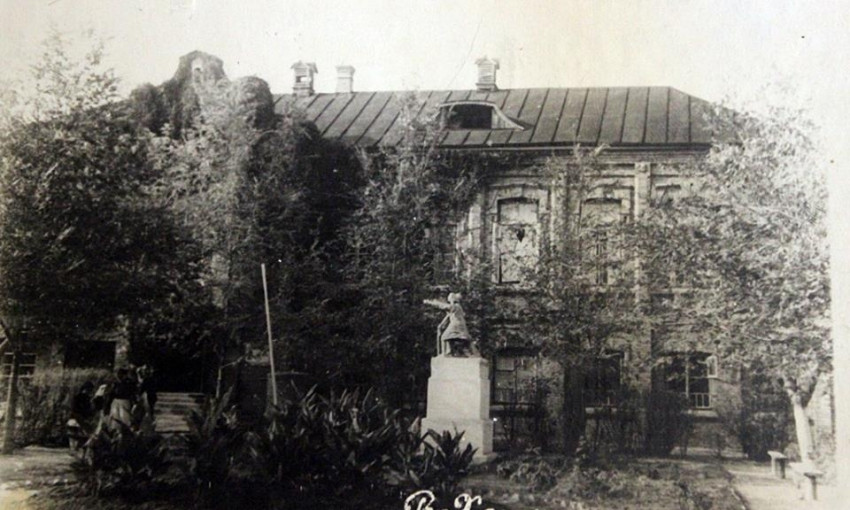 В Запорожье показали ретро-снимок бывшего педагогического училища (ФОТО)