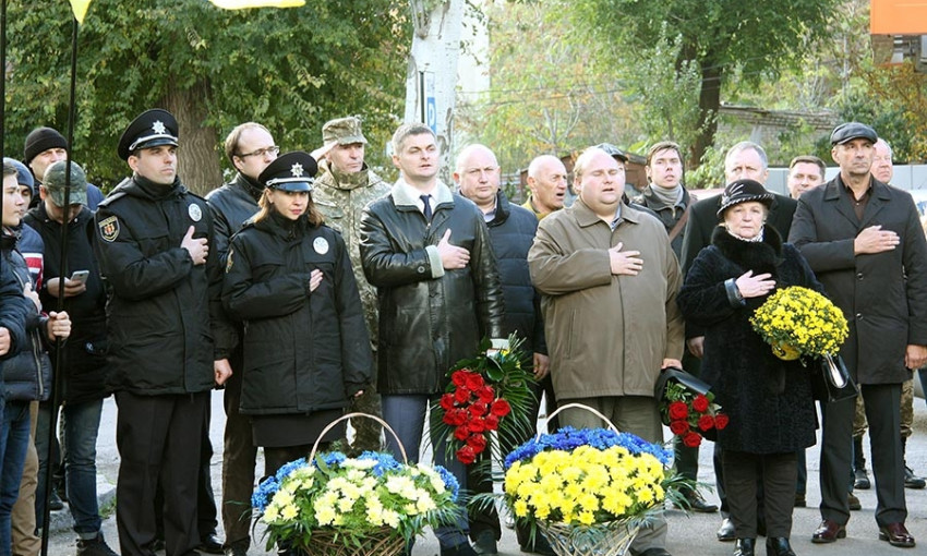 Запорожцы почтили память жертв политических репрессий (ФОТО)