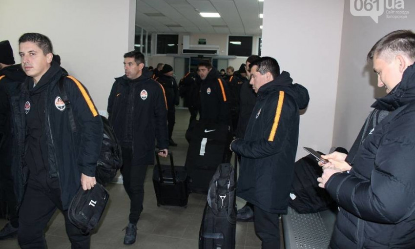 Игроки ФК "Шахтер" приземлились в запорожском аэропорту (ФОТО)