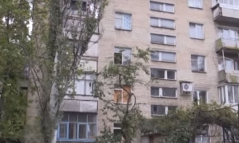 В Запорожской области тополь рухнул на пятиэтажку