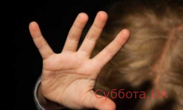 Запорожский педофил выкладывал в интернет фото со своей малолетней крестницей