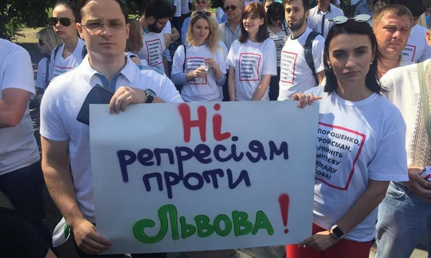 Фотофакт: Запорожский политик сейчас митингует в Киеве