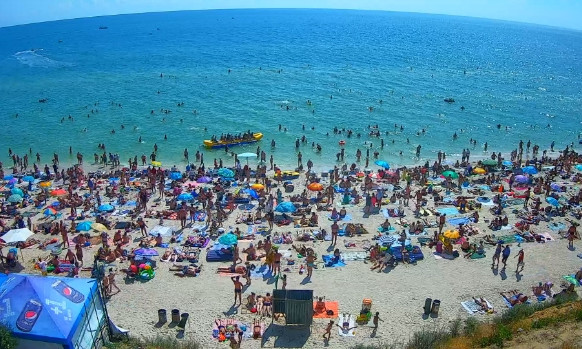 Ажиотаж: Сегодня пляжи Кирилловки забиты (ФОТО)