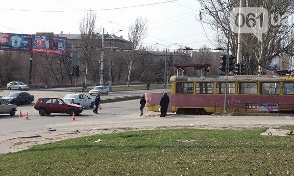 В центре Запорожья серьезное ДТП с трамваем