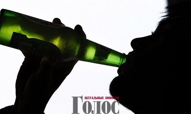 В запорожском баре полиция успокаивала пьяного голого прокурора