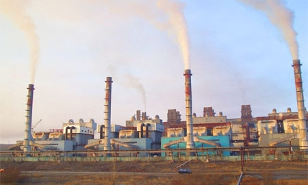 В Запорожье с ферросплавного завода валит жуткий смог (ВИДЕО)