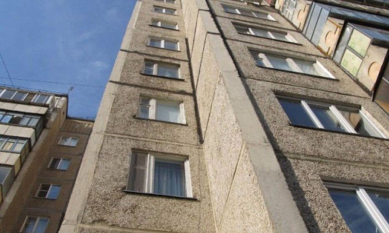 Мужчина в Запорожье упал с 9-го этажа