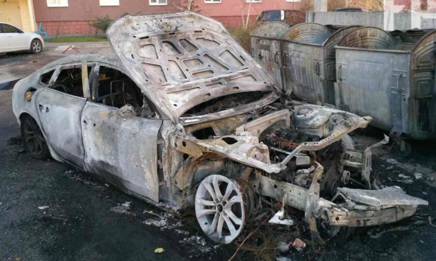 В Запорожье горят автомобили (ФОТО)