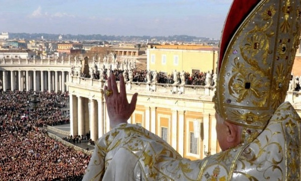 Курьезы: В запорожском секонд-хенде заметили Папу Римского (ФОТО)