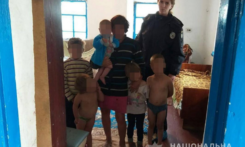 Под Запорожьем у горе-матери отняли троих детей (ФОТО)