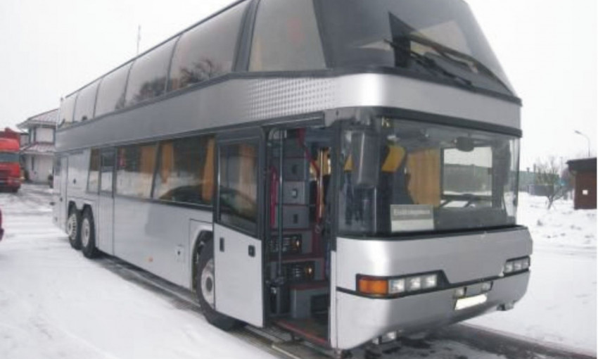 Фотофакт: На запорожской трассе застрял автобус