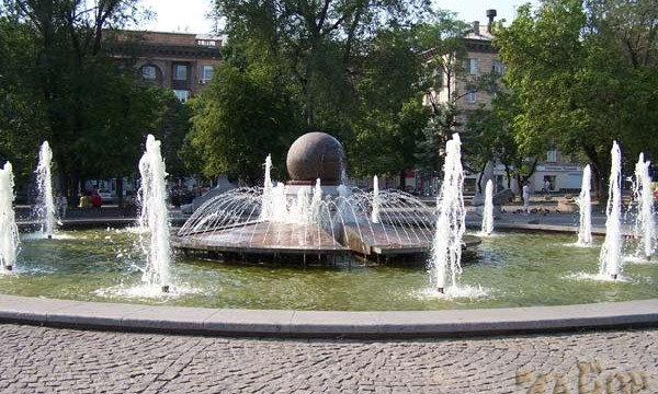В Запорожье запустили фонтан (ФОТО)