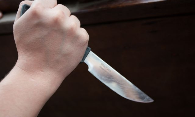 В Хортицком районе Запорожья ножом изрезали мужчину