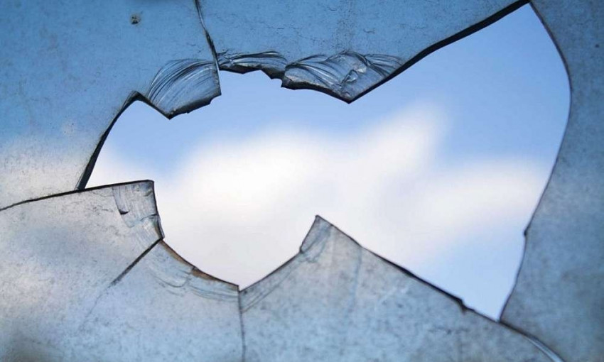 В Запорожской области "хулиган" разбил стекла в мясном магазине (ФОТО)
