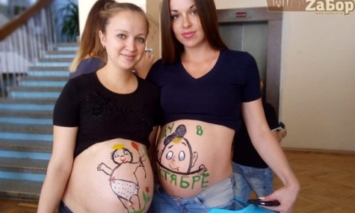 В Запорожье беременные показали разрисованные животы (ФОТО)