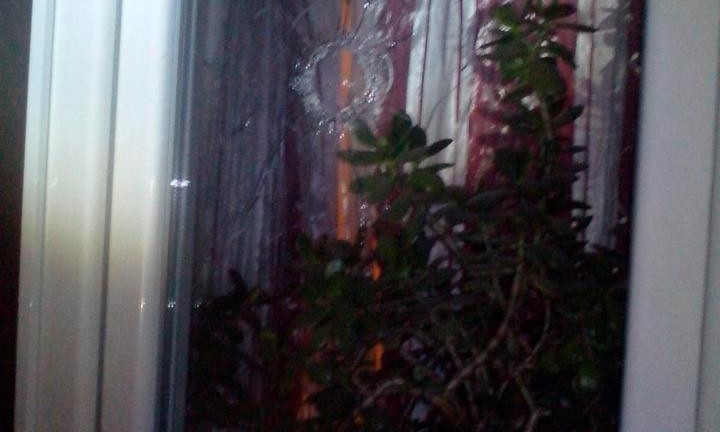 В Шевченковском районе мужчина стрелял по окнам жилого дома