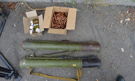 Из Донецкой области в Запорожье везли гранатометы, гранаты и патроны