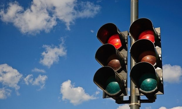 Опасный перекресток: На Бородинском третий день не работает светофор
