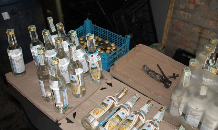 Запорожец организовал подпольный цех по производству алкоголя