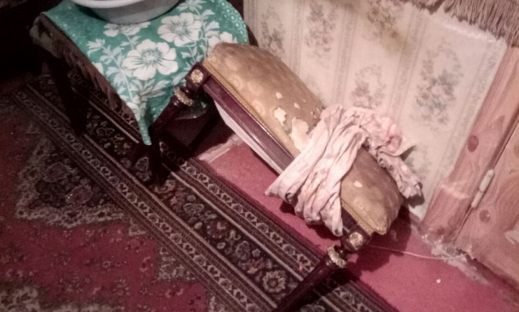 В Запорожье пенсионерка проломила голову своему мужу табуреткой (ФОТО 18+)