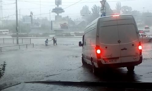 Непогода в Запорожье: Затопило больницу (ФОТО)